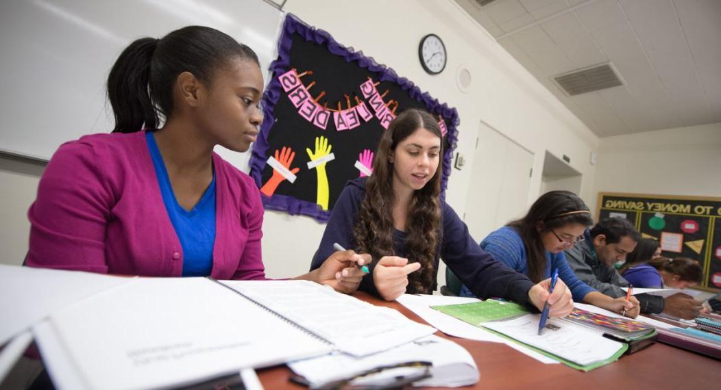 Students work in a professional writing course.